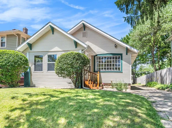 325 Tonti St, South Bend, IN 46617