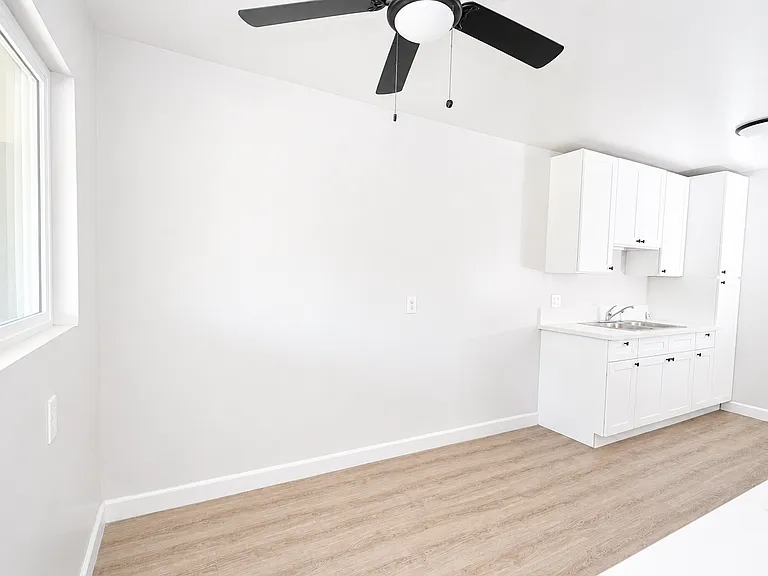 766 S Dudley St #33 — Photo 4