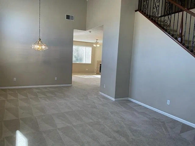 4 bed, 3.5 bath, 2305 sqft, $2,800 — Photo 2