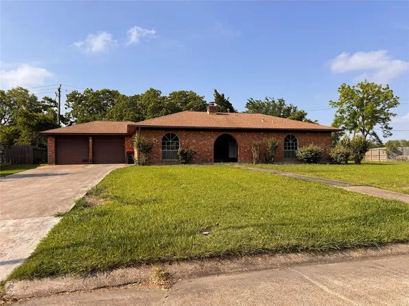 3400 Coachman Dr, Baytown, TX 77521