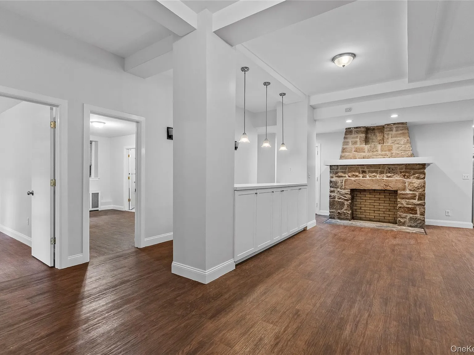 3 bed, 2.0 bath, 1300 sqft, $3,895 — Photo 3