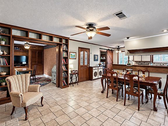 4th image of 1024 Cormack St
