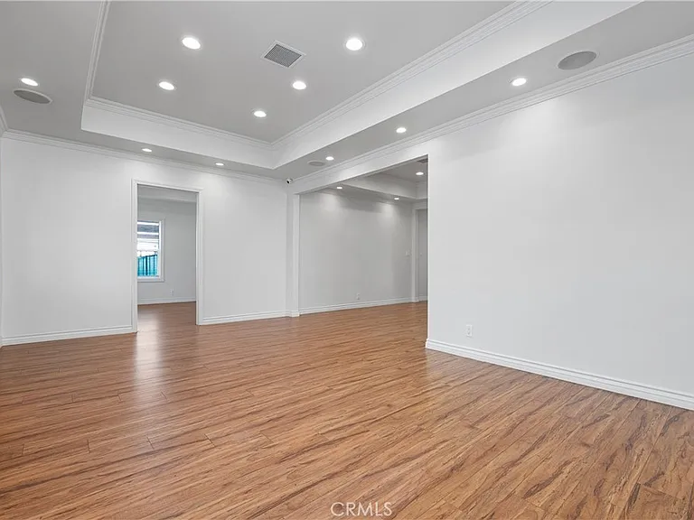 766 N Alexandria Ave — Photo 13