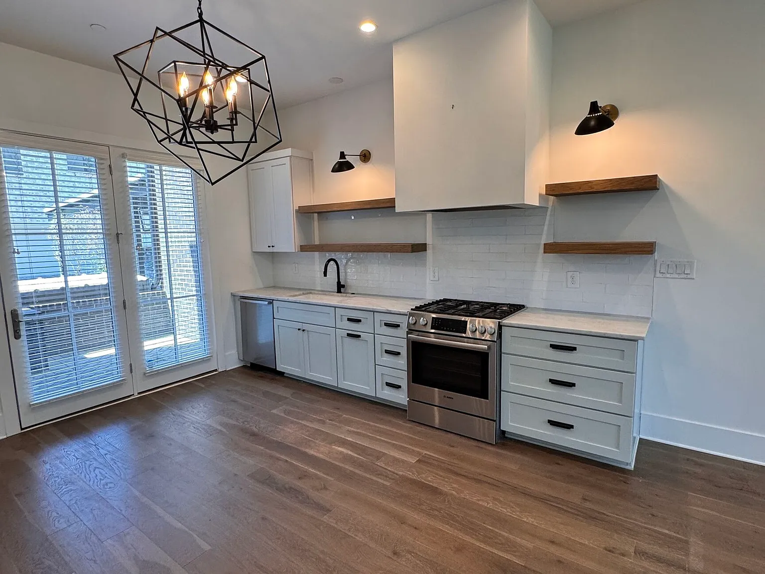 4 bed, 2.5 bath, 1728 sqft, $3,950 — Photo 4