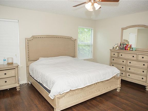 2nd image of 140 Quail Run Dr