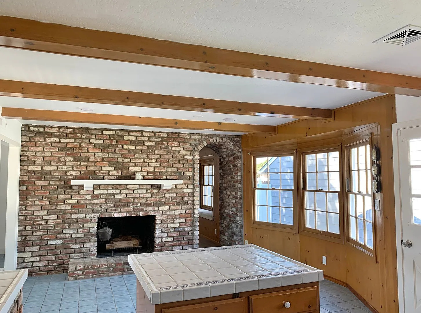 Charming Single Story Home on Corner Lot Hollister — Photo 4