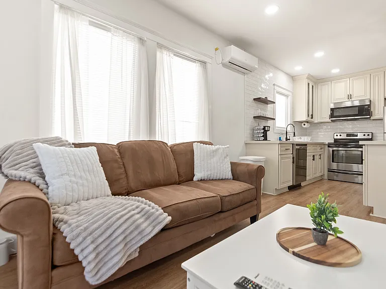 102 S Lockwood Dr #4 — Photo 4