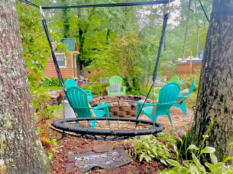 40 Tomahawk Dr — Photo 1