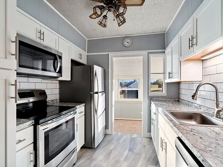 14 Windsor Rd #2 — Photo 4