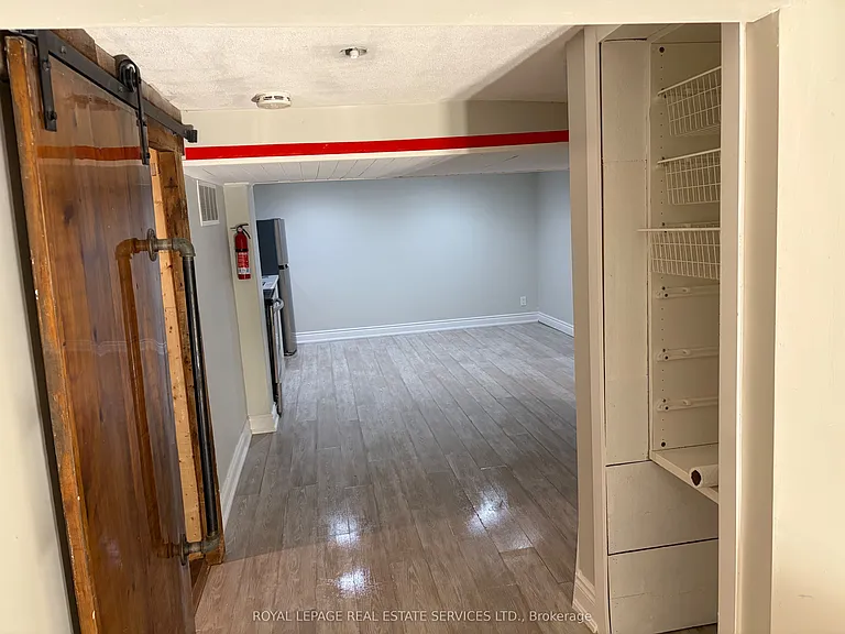 6 Sussex Ave — Photo 8