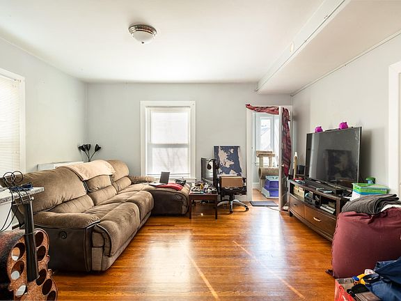 4th image of 157 Smith St #1R