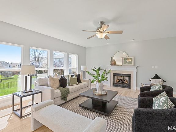 5th image of 294 Fox Ridge Dr