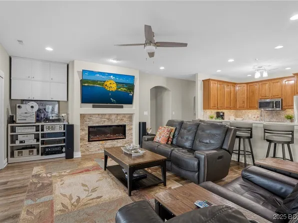 20211 Forest Point Dr #211, Rocky Mount, MO 65072