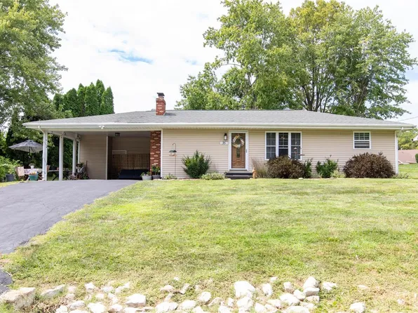 35 Circle Dr, Fairview Heights, IL 62208