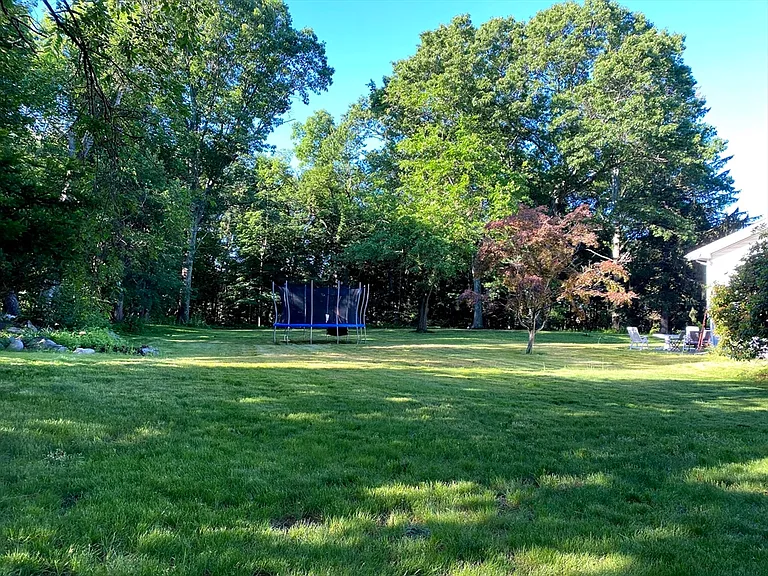 15 Winchester Dr — Photo 3