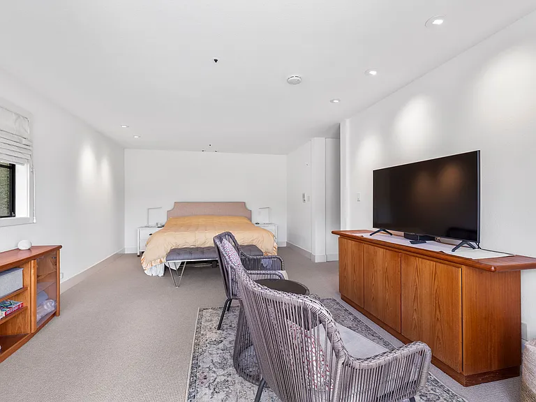 985 W California Ave — Photo 18