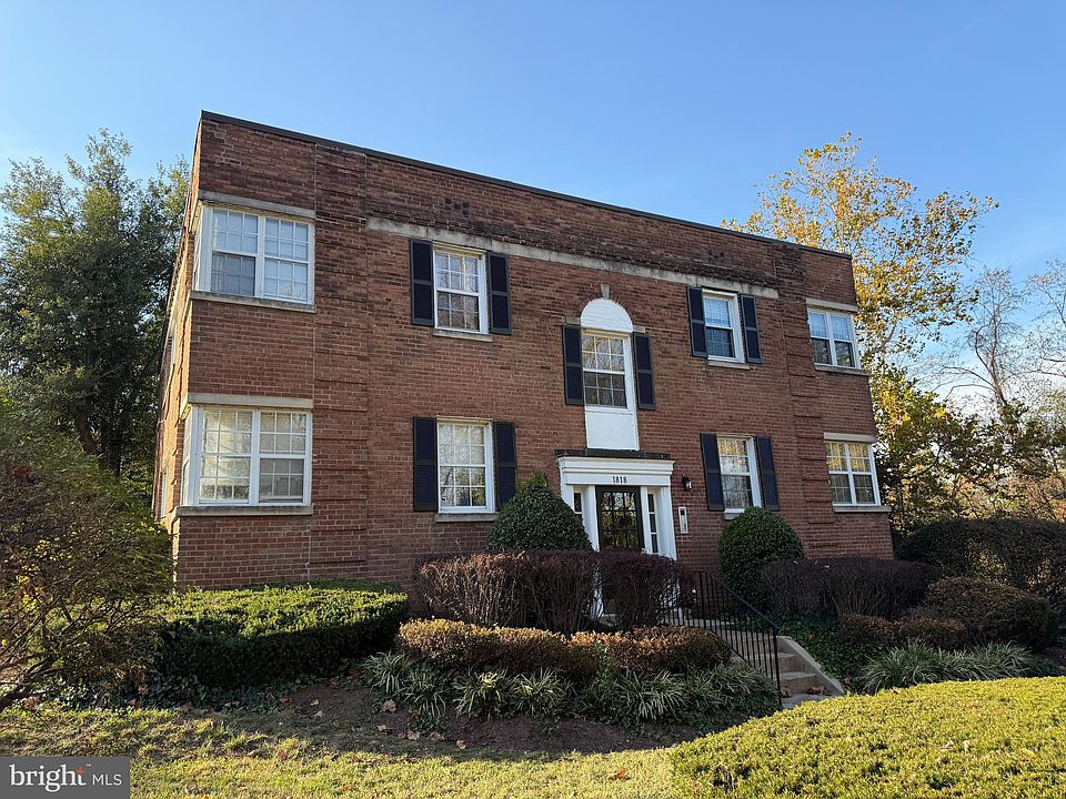 1st image of 1818 W Abingdon Dr APT 202