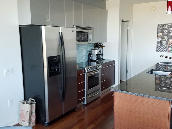 5th image of 2101 Market St Unit 3401