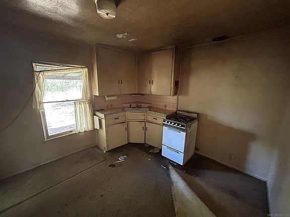 4th image of 1119 S Juniper St