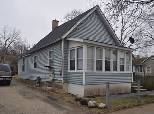 616 S Broadway Ave, Aurora, IL 60505