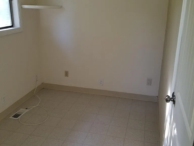 966 NW Cypress Ave — Photo 8