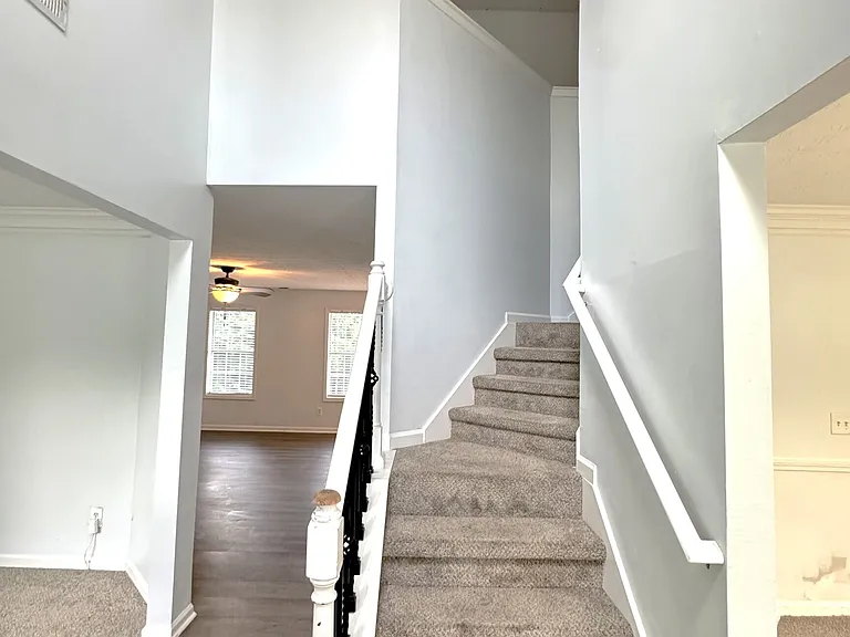 2121 Silva Ct — Photo 2