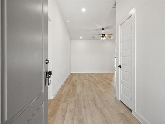 2nd image of 2917 Harvest Ave