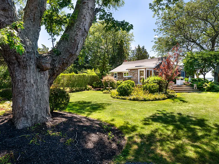 529 Peconic Bay Blvd — Photo 31