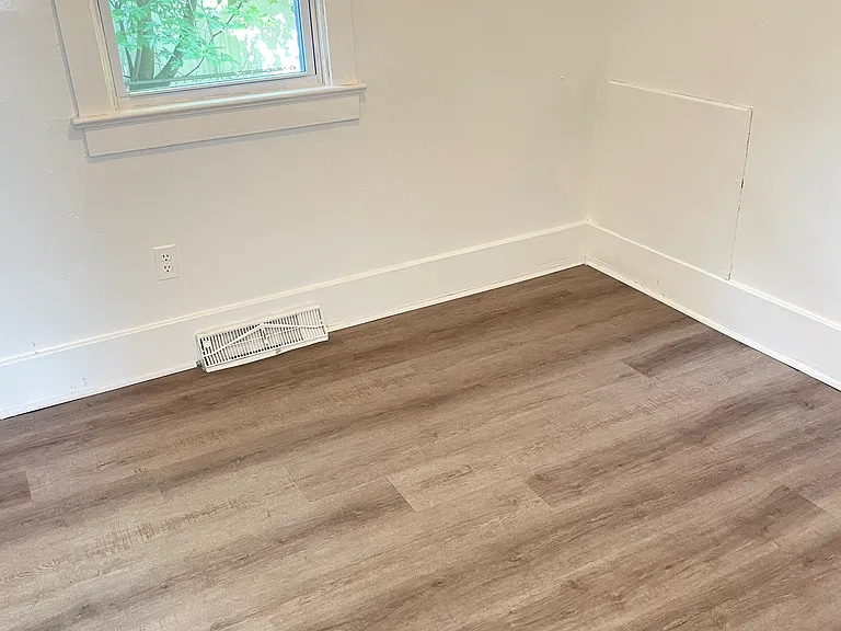 741 Barrie Ave — Photo 12