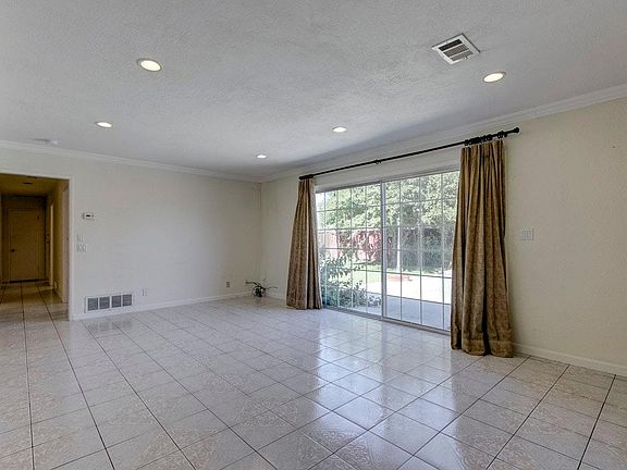 3rd image of 5584 Dartmouth Dr