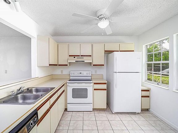 5th image of 42 Kings Colony Ct