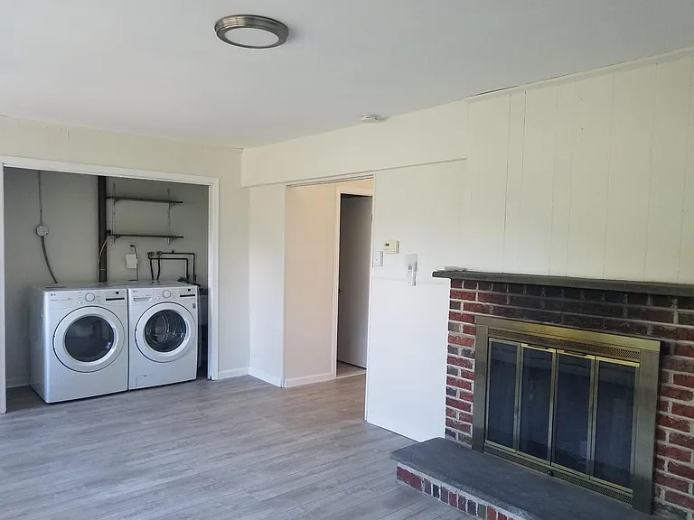 laundry, 1st fl