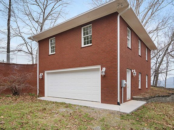 3rd image of 501 Mill Pointe Rd