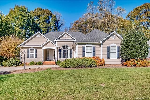 1st image of 520 Cameron Pointe Ln