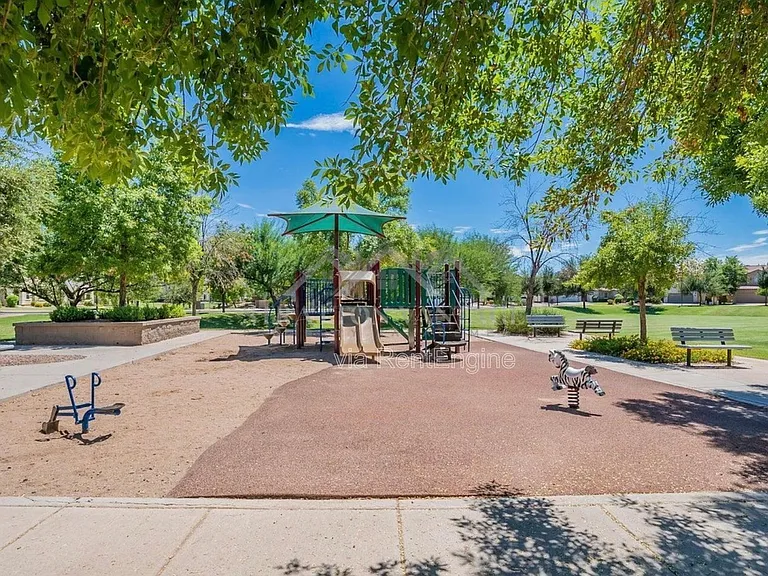4467 E Remington Dr — Photo 45