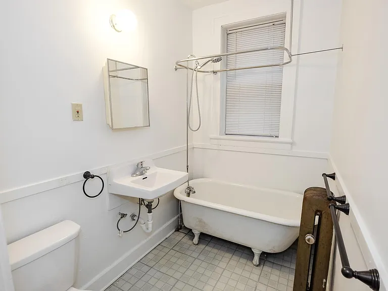 Dayton Apartments — Photo 13