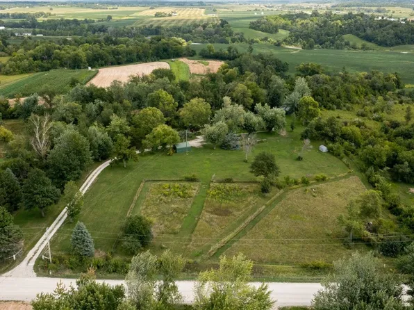 2961 61st Street Trl, Vinton, IA 52349