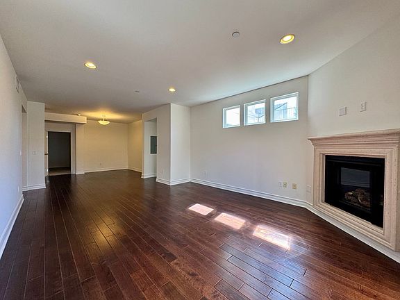 3rd image of 1726 S Bentley Ave APT 301