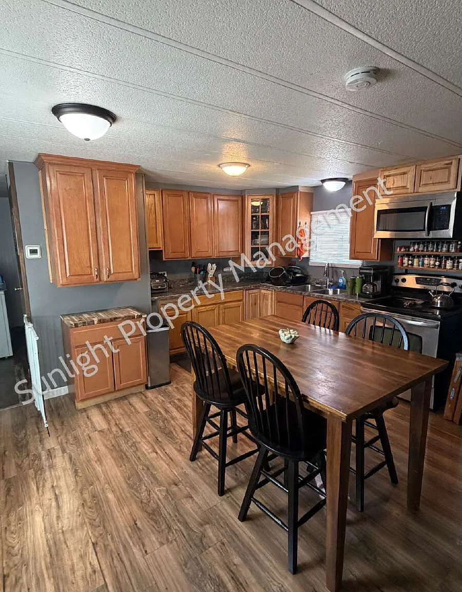 3 bed, 2.0 bath, 1280 sqft, $1,295 — Photo 2