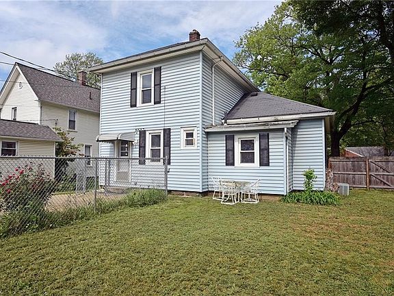 5th image of 917 N Ave NE
