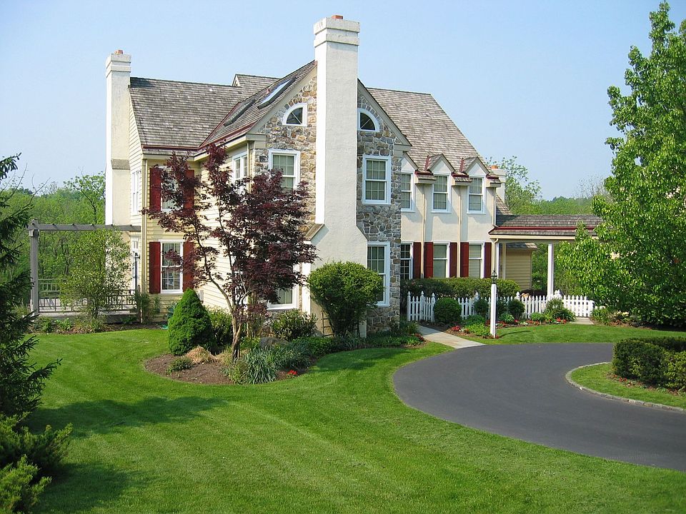 2nd image of 1480 Tree Line Dr