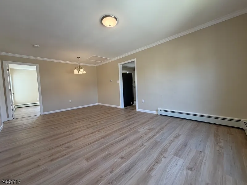 3 bed, 1.0 bath, 740 sqft, $2,600 — Photo 3