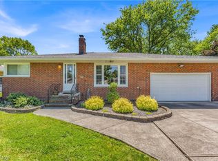 364 Cherry Ln, Seven Hills, OH 44131