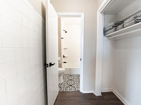 2nd image of 515 Lavina St #4
