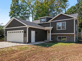 1032 Sir Knight Rd, Plainwell, MI 49080