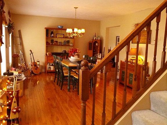3rd image of 173 Pine Grove Ln