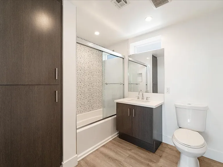 563 N Hoover St #4 — Photo 7