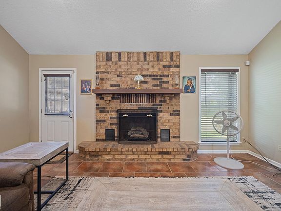 3rd image of 1005 Mayfair Ln