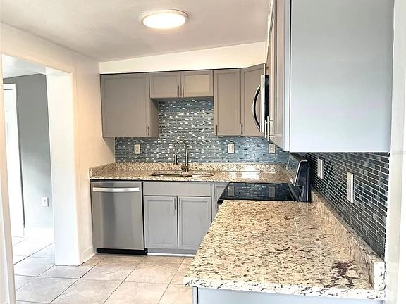 3rd image of 703 Taylor Blvd