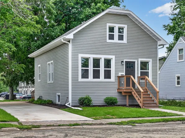558 S 3rd St, Rochelle, IL 61068